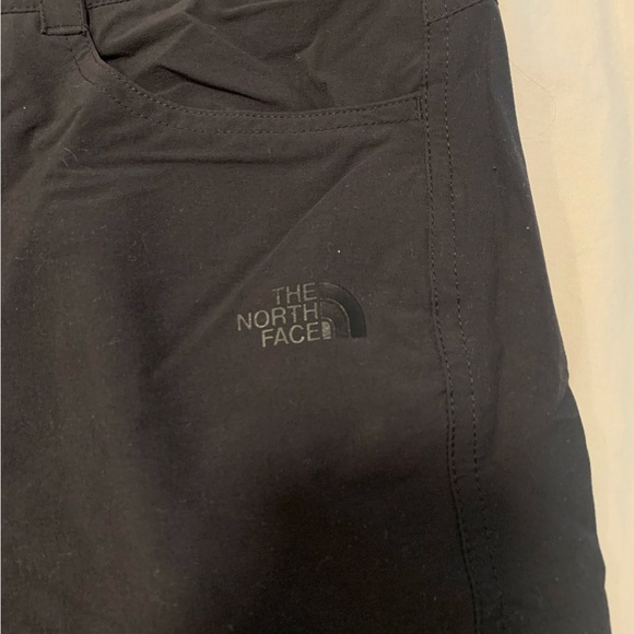 North Face shorts - Picture 4 of 7